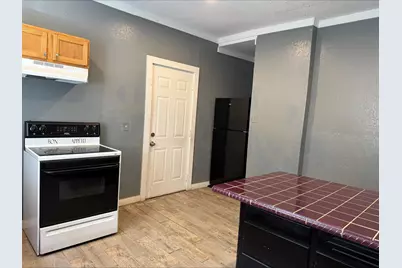 704 S Carroll Avenue, Freeport, IL 61032 - Photo 9