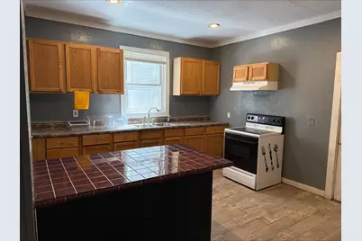 704 S Carroll Avenue, Freeport, IL 61032 - Photo 7