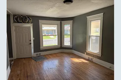 704 S Carroll Avenue, Freeport, IL 61032 - Photo 5