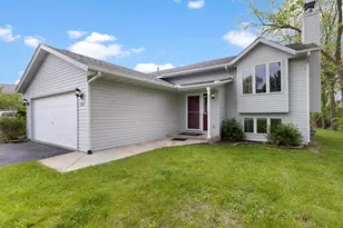 128 SE Brandywine Dr, Poplar Grove, IL 61065 - Photo 1