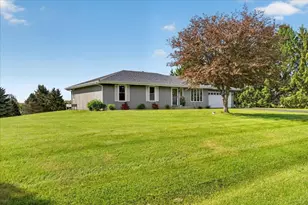 6137 Upper Ridge Way, Roscoe, IL 61073 - Photo 3