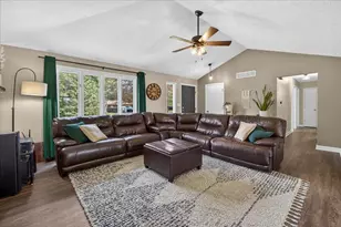 6137 Upper Ridge Way, Roscoe, IL 61073 - Photo 9