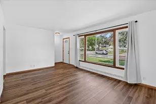 908 S Bauch Ave, Freeport, IL 61032 - Photo 5