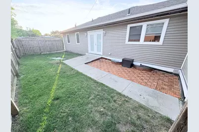 818 W Jackson St, Belvidere, IL 61008 - Photo 21