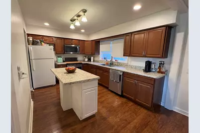 818 W Jackson St, Belvidere, IL 61008 - Photo 5