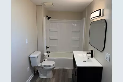 621 E Garden Street, Freeport, IL 61032 - Photo 15