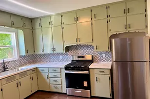 621 E Garden St, Freeport, IL 61032 - Photo 9