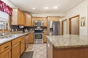 465 Peach St, East Dubuque, IL 61025 - Photo 9