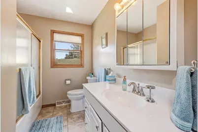 950 Hiawatha Drive, East Dubuque, IL 61025 - Photo 27