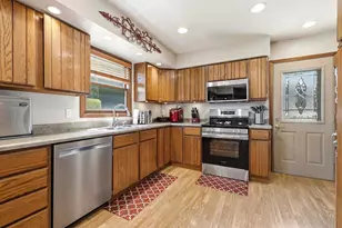 950 Hiawatha Dr, East Dubuque, IL 61025 - Photo 11