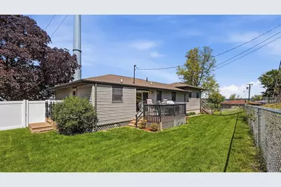 950 Hiawatha Drive, East Dubuque, IL 61025 - Photo 3