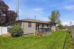 950 Hiawatha Dr, East Dubuque, IL 61025 - Photo 3