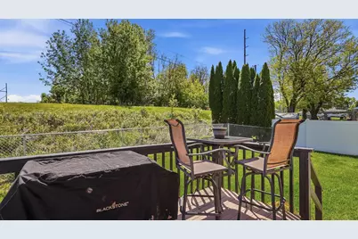 950 Hiawatha Drive, East Dubuque, IL 61025 - Photo 35