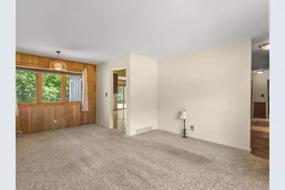4704 Cayuga Road, Rockford, IL 61107 - Photo 9