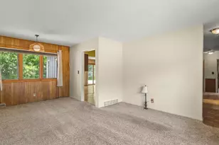 4704 Cayuga Rd, Rockford, IL 61107 - Photo 9