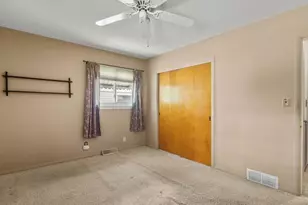4704 Cayuga Rd, Rockford, IL 61107 - Photo 17
