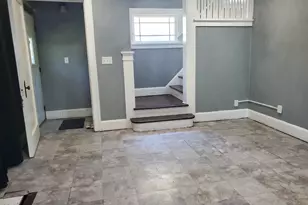 910 Garfield Ave, Rockford, IL 61103 - Photo 9