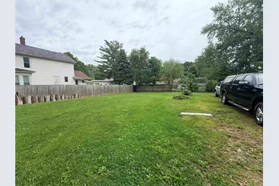211 N Grove Avenue, Freeport, IL 61032 - Photo 3