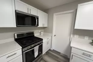 230 S Hackett St, South Beloit, IL 61080 - Photo 13