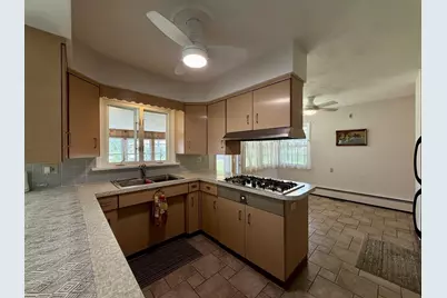 1135 Oakhill Drive, Freeport, IL 61032 - Photo 9