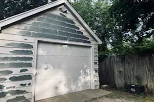 1804 Latham St, Rockford, IL 61103 - Photo 3