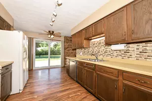 5859 Hugh Dr, South Beloit, IL 61080 - Photo 13