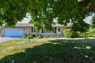 5859 Hugh Dr, South Beloit, IL 61080 - Photo 3