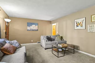 131 Dawn Ave, Rockford, IL 61107 - Photo 5