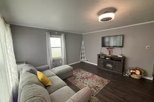 709 Logan St, Lena, IL 61048 - Photo 5