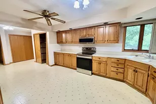 306 Beacon Dr, Belvidere, IL 61008 - Photo 9