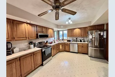 306 Beacon Drive, Belvidere, IL 61008 - Photo 9
