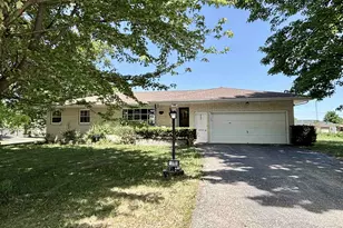 306 Beacon Dr, Belvidere, IL 61008 - Photo 1
