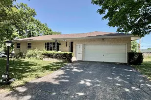 306 Beacon Dr, Belvidere, IL 61008 - Photo 3