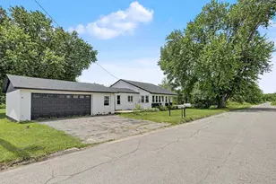 3018 Beaver Rd, Freeport, IL 61032 - Photo 3