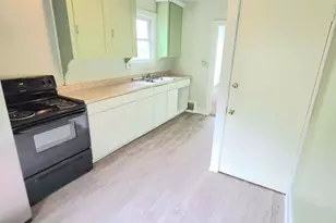 1651 6th St, Beloit, IL 53511 - Photo 5