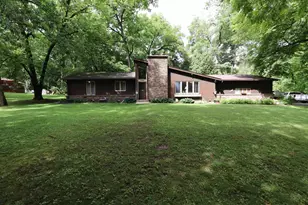 765 Lakewood Dr, Rockford, IL 61102 - Photo 1