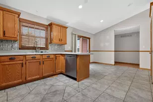 513 Pembroke SW Rd, Poplar Grove, IL 61065 - Photo 5