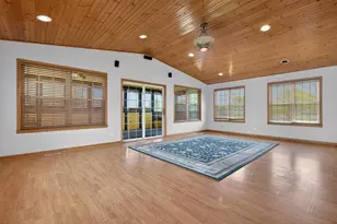 513 Pembroke SW Rd, Poplar Grove, IL 61065 - Photo 9
