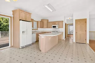 12754 Overlook Ct, Roscoe, IL 61073 - Photo 11