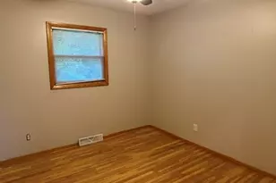1421 25th St, Peru, IL 61354 - Photo 7