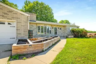 2057 Il Rte 26 N, Freeport, IL 61032 - Photo 3