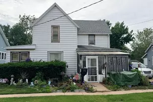 4 S Mulberry Ave, Mount Morris, IL 61054 - Photo 1
