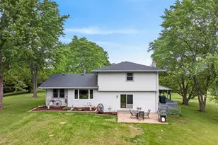 7144 N Crestview Rd, Stillman Valley, IL 61084 - Photo 3