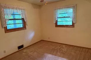 1894 N Ridge Dr, Freeport, IL 61032 - Photo 13