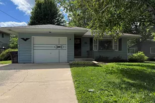 1894 N Ridge Dr, Freeport, IL 61032 - Photo 1