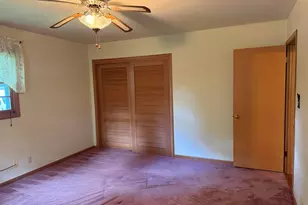 1894 N Ridge Dr, Freeport, IL 61032 - Photo 9
