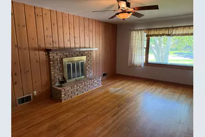 1894 N Ridge Drive, Freeport, IL 61032 - Photo 3