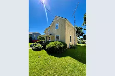 210 W Benton Avenue, Stockton, IL 61085 - Photo 3