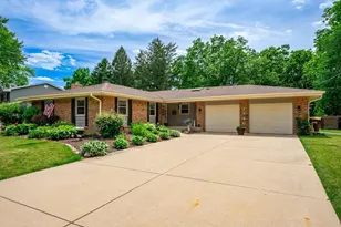 1340 Williamsburg Rd, Rockford, IL 61109 - Photo 1