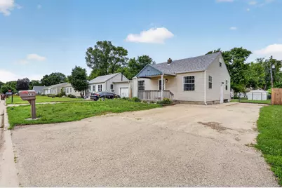 418 E Greenview Avenue, Machesney Park, IL 61115 - Photo 3